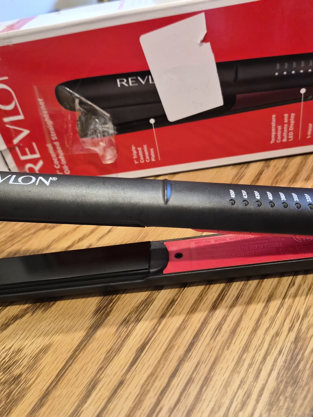 Revlon Black SmoothStay 1" Coconut Oil-Infused Straightener - Picture 6 of 7
